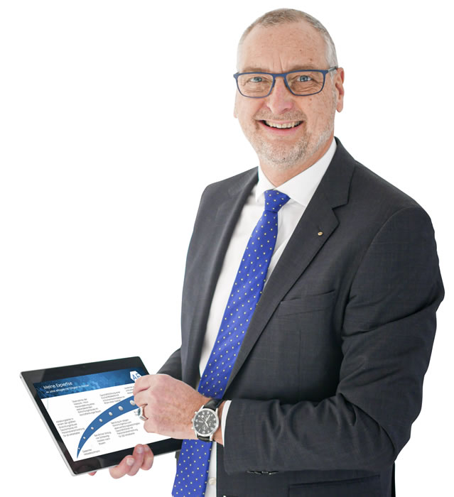 Andreas Eisenkrätzer bei der Unternehmensanalyse in einem Einrichtungshaus
